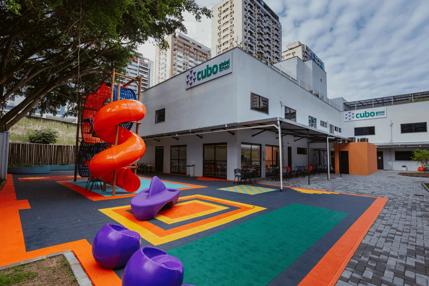 Área externa da unidade Bosque Marapendi do Cubo Global School